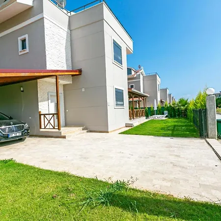 Paradise Town Lisa Villa