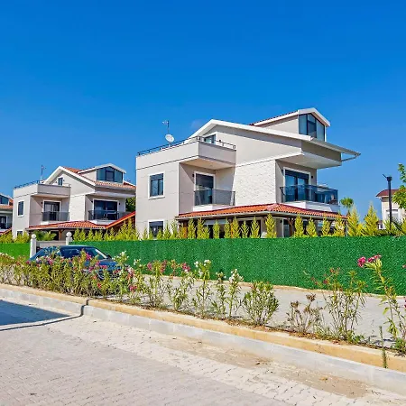 Paradise Town Lisa Villa *