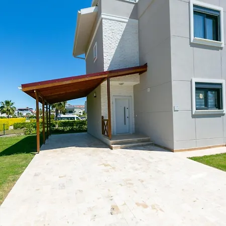 Paradise Town Lisa Villa